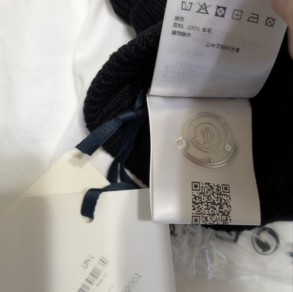 Moncler Black Wool Beanie - Picture 7 of 7